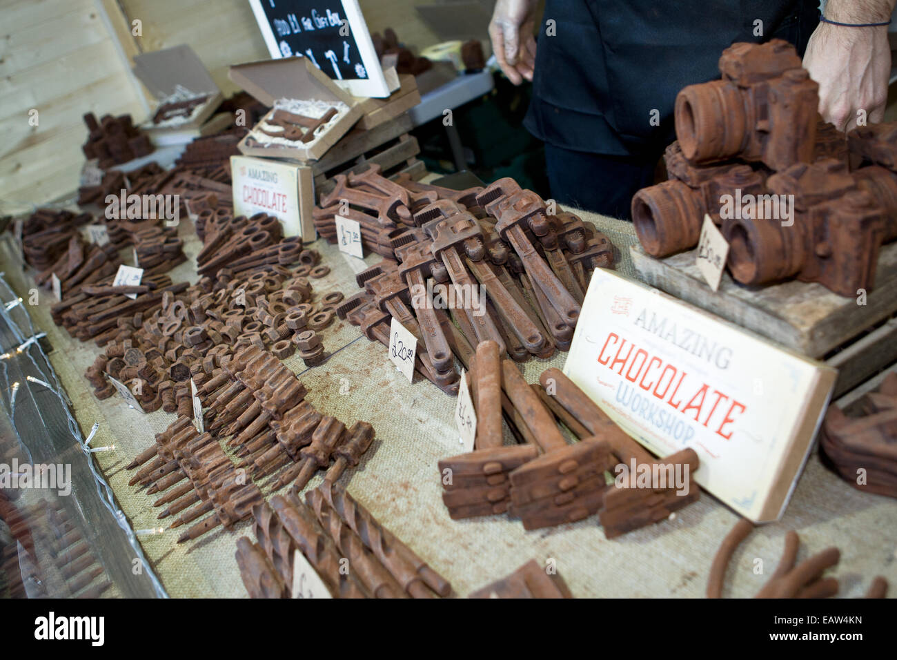 Weihnachten kontinentalen Markt Belfast UK. 17. November 2014. Eine unterschiedliche Auswahl 60 % dunkle Schokolade Werkzeuge Stockfoto