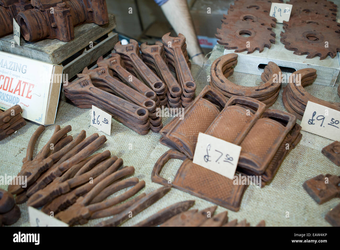 Weihnachten kontinentalen Markt Belfast UK. 17. November 2014. Eine unterschiedliche Auswahl 60 % dunkle Schokolade Werkzeuge Stockfoto