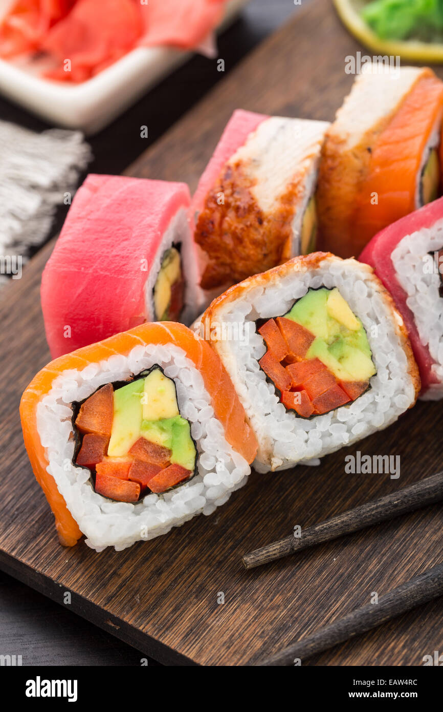 Regenbogen sushi -Fotos und -Bildmaterial in hoher Auflösung – Alamy