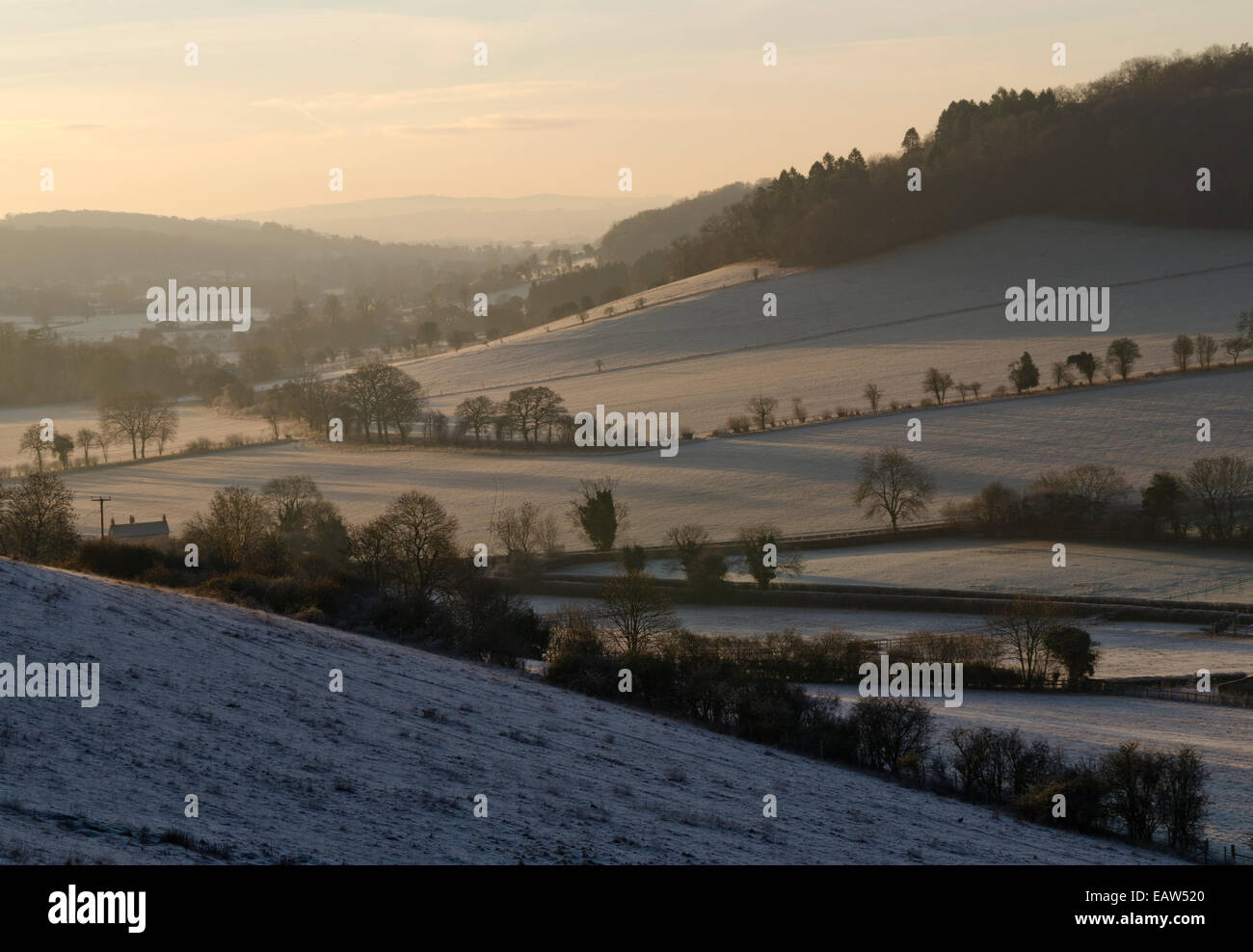 Winter-Dämmerung am Chilterns, Turville, Oxfordshire, Vereinigtes Königreich Stockfoto
