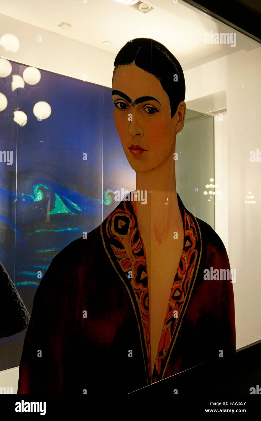 Selbstporträt der mexikanischen Künstlerin Frida Kahlo in einem Schaufenster, Vancouver, BC, Kanada angezeigt Stockfoto