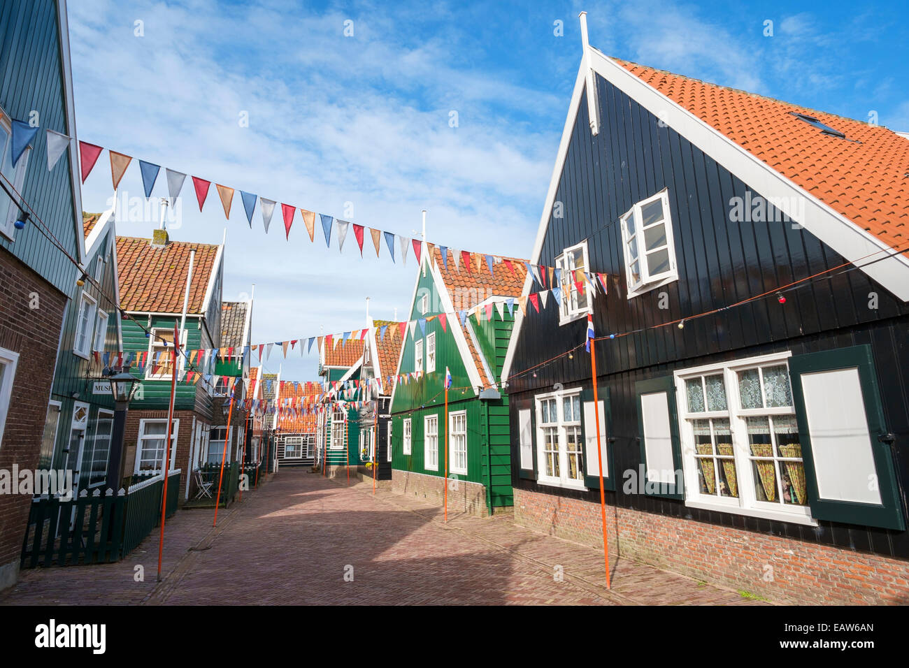 Traditionelle Holzhäuser in Marken, Nordholland, Niederlande Stockfoto