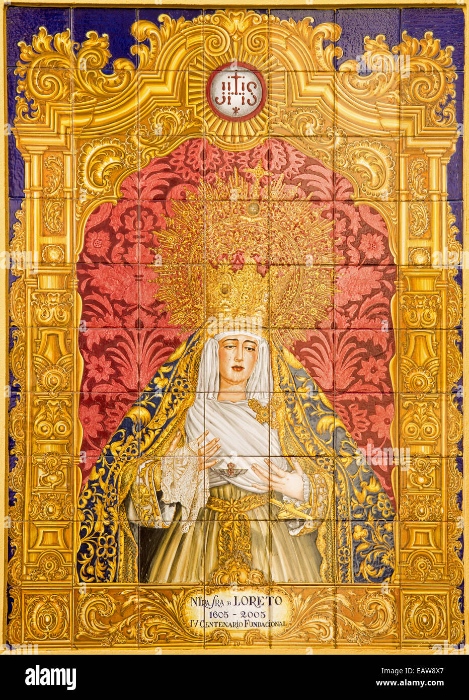 Sevilla - Kachelofen Keramik Madonna di Loreto auf die Kirche Iglesia de San Isidoro von J. Soriano ab 20 Cent. Stockfoto