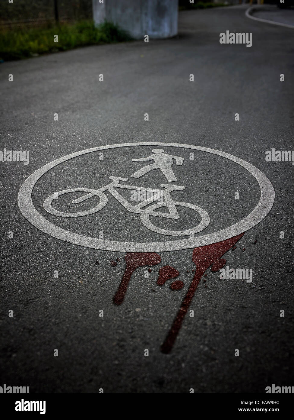 Cooler Effekt Fahrrad Fußgängerzone Zeichen Symbol auf Fahrradwegen Boden Asphalt, Blut, Unfall, Verletzungen, Gefahr, Tod, getötet, Stockfoto
