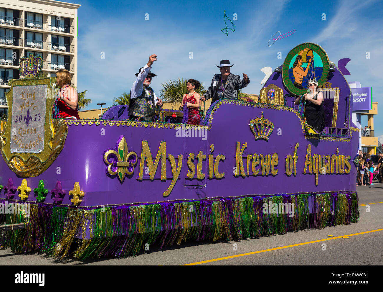 Faschingsdienstag Nachtschwärmer auf Festwagen in Galveston, Texas, USA. Stockfoto