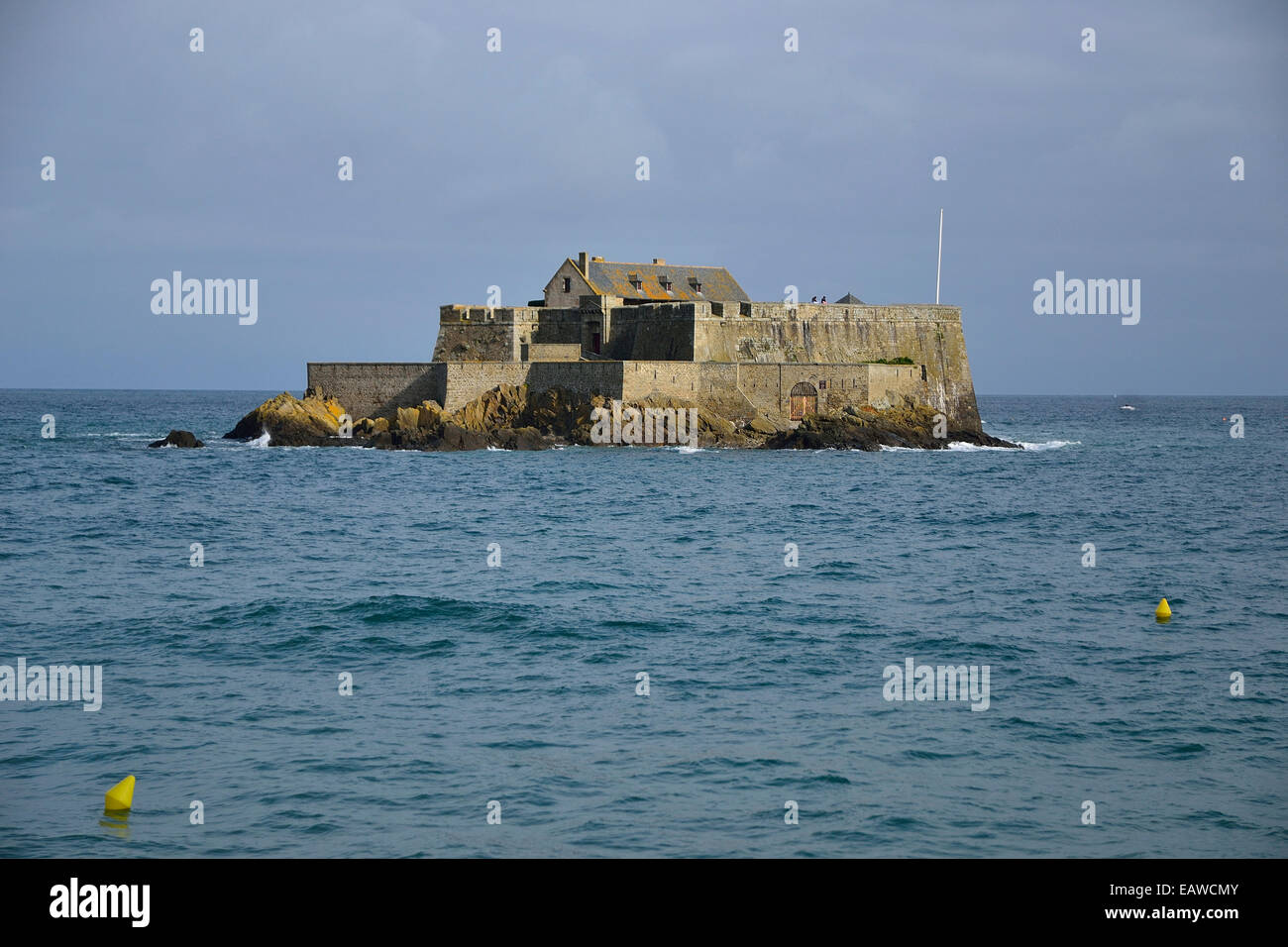 Saint-Malo, Flut, Fort National; 17., als historisches Monument eingestuft. Stockfoto