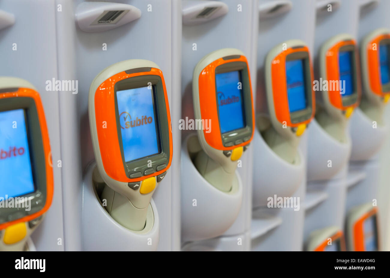Handheld Subito Selfscanning Geräte in einem Migros-Supermarkt in Zürich,  Schweiz Stockfotografie - Alamy