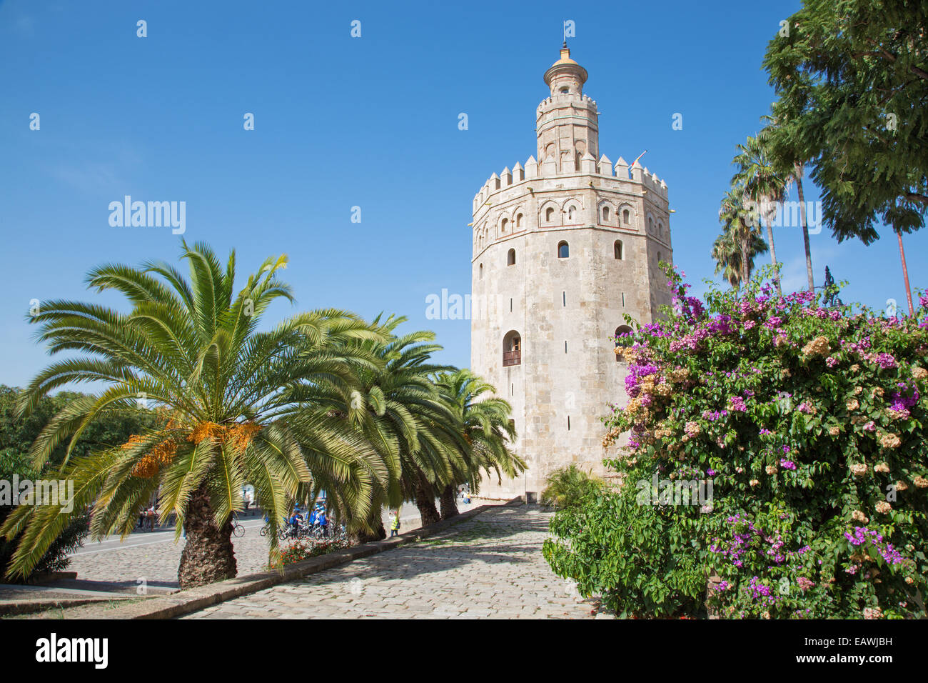 Sevilla - der mittelalterliche Turm Torre del Oro Stockfoto