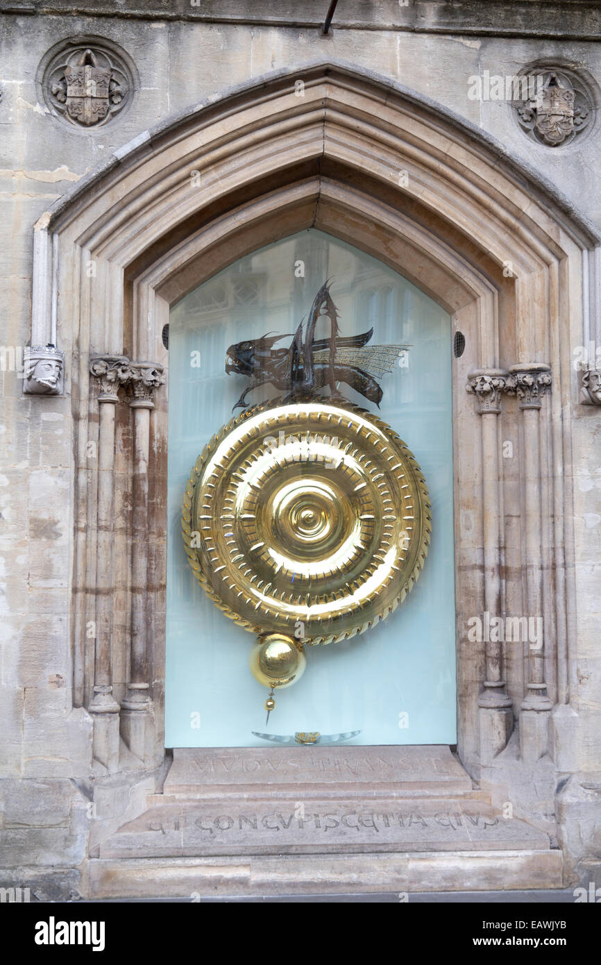 UK, Cambridge, Corpus Christi College Uhr 24 Karat gold Stockfotografie -  Alamy