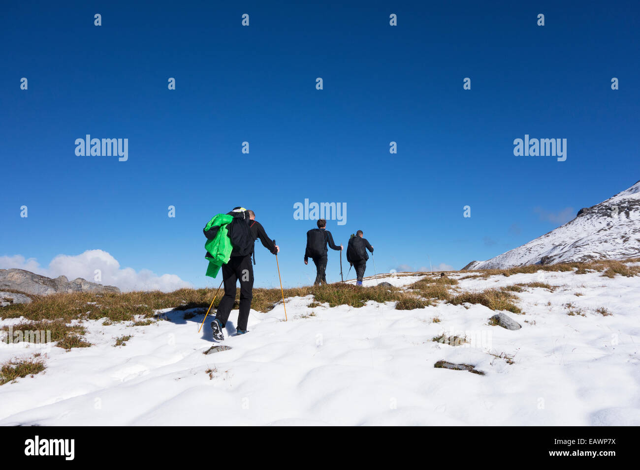 Base Jumper Basis Hopping von Kandersteg Berg in Bern, Schweiz. Stockfoto