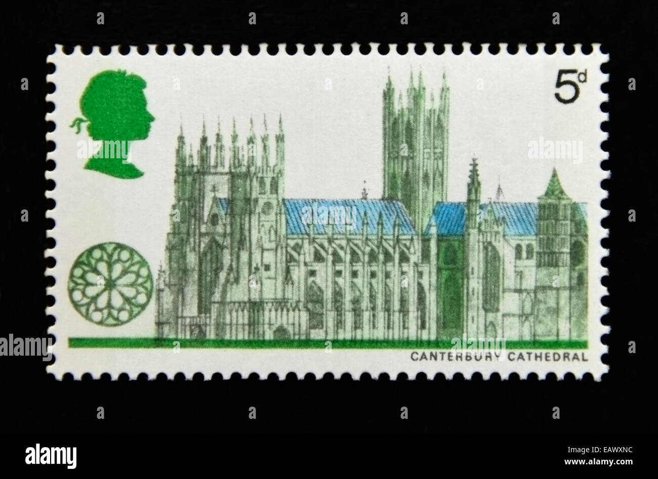 Briefmarke. Great Britain. Königin Elizabeth II. Britische Architektur, Kathedralen. 1969. Canterbury Kathedrale. 5D. Stockfoto