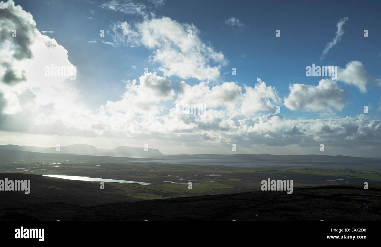 Dh STENNESS ORKNEY Herbstnachmittag Landschaft skyscape Harray und Stenness Loch Festland Stockfoto