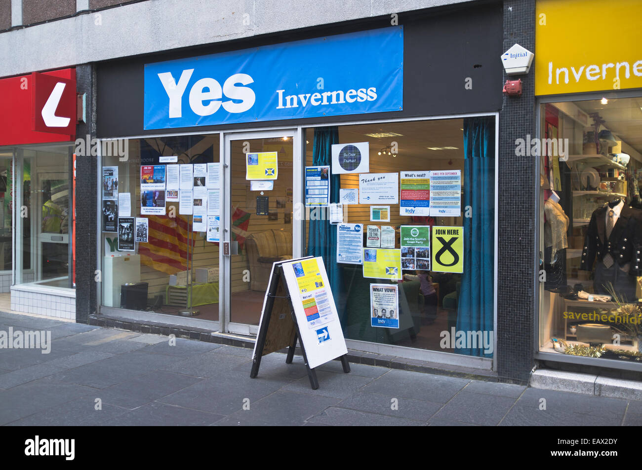 dh Scottish Ja SNP Shop POLITIK SCHOTTLAND Inverness Shops Exterior SNP Mitgliedschaft Nationalisten Rekrutierungszentrum Nationalismus Stockfoto