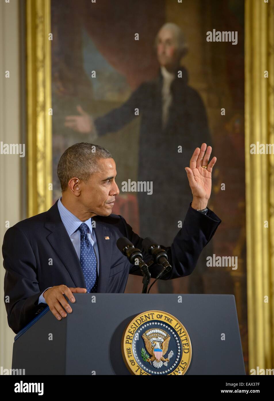 US Präsident Barack Obama liefert Hinweise auf die Medaillen des Nationalfonds und nationale Medaillen für Technologie und Innovation Awards Ceremony im East Room des weißen Hauses 20. November 2014 in Washington. Stockfoto