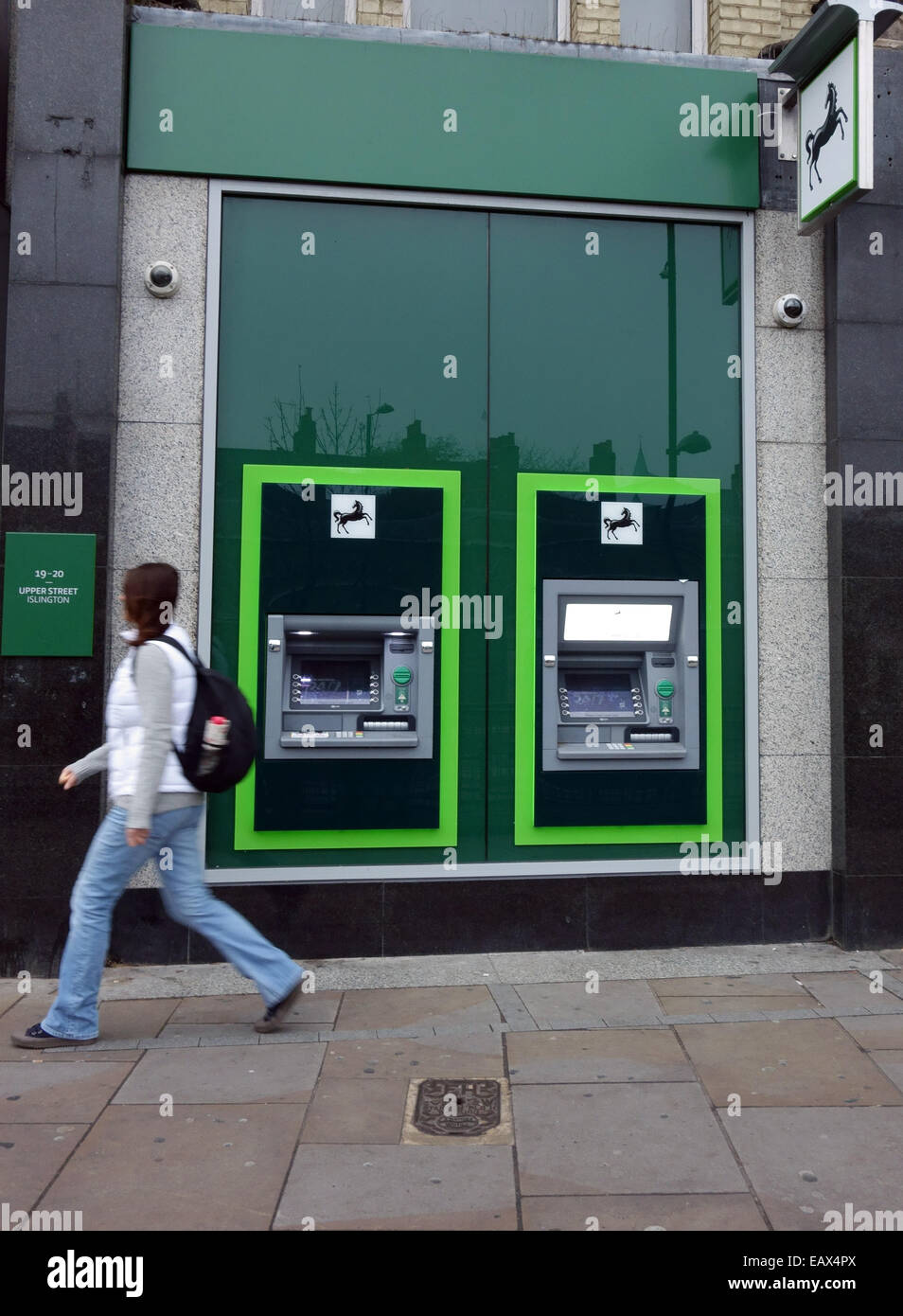 EC-Automaten außerhalb Zweig der Lloyds Bank, London Stockfoto