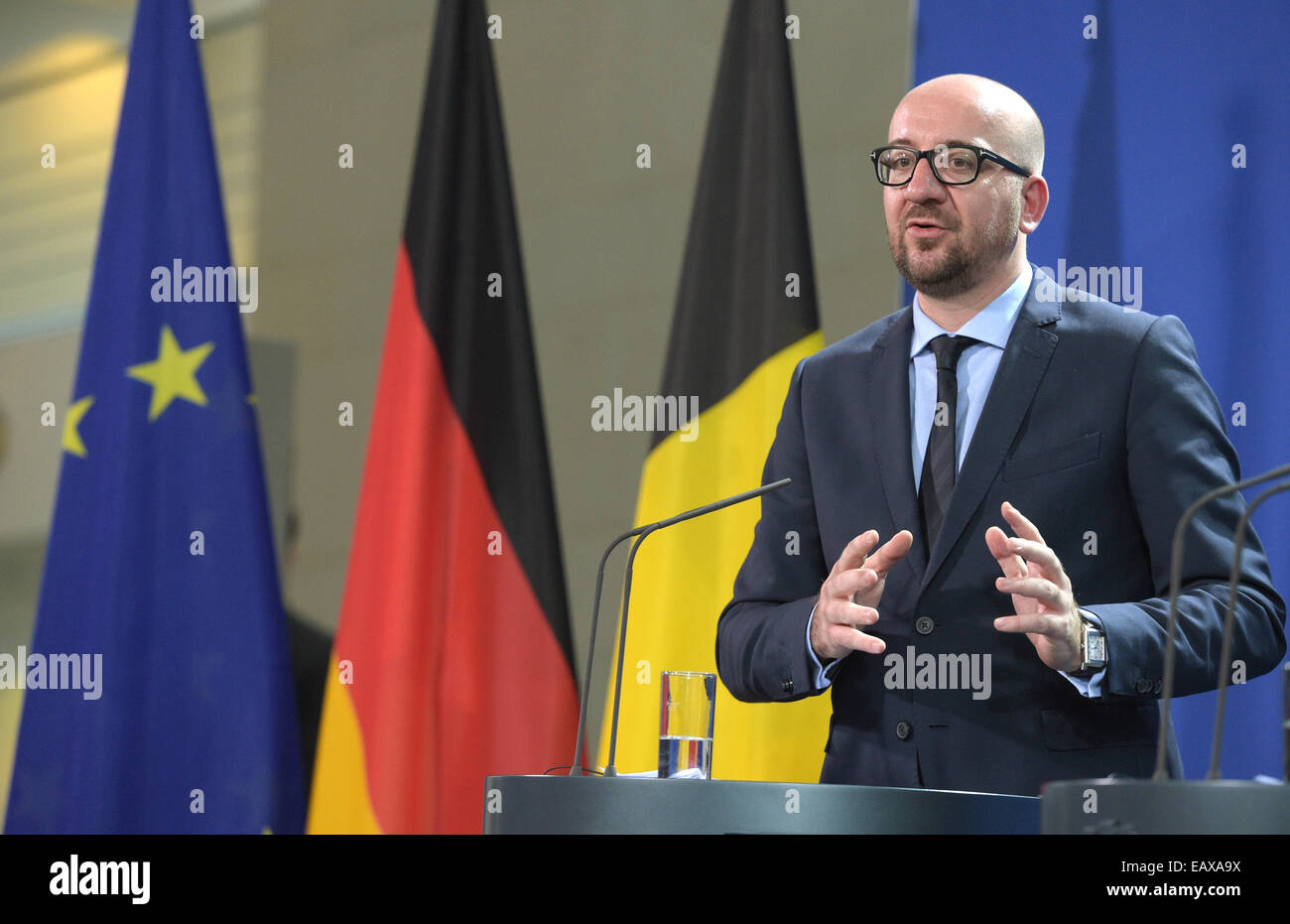 Berlin, Deutschland. 21. November 2014. Belgische premier Charles Michel spricht während einer Pressekonferenz mit Bundeskanzlerin Merkel im Kanzleramt in Berlin, Deutschland, 21. November 2014 bauen. Bildnachweis: Dpa picture Alliance/Alamy Live News Stockfoto