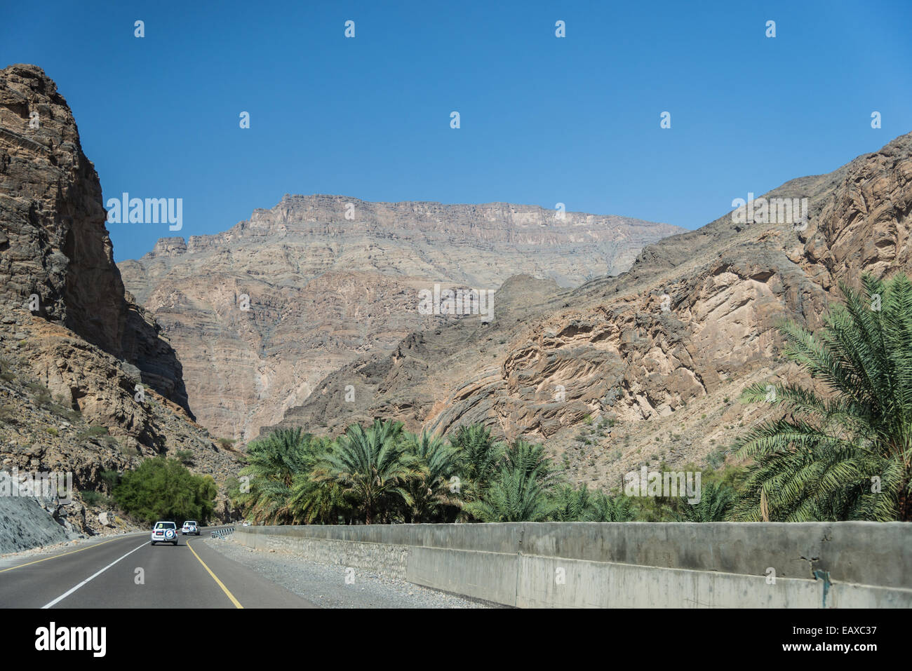 Autobahn durch Berge Region. Oman. Stockfoto