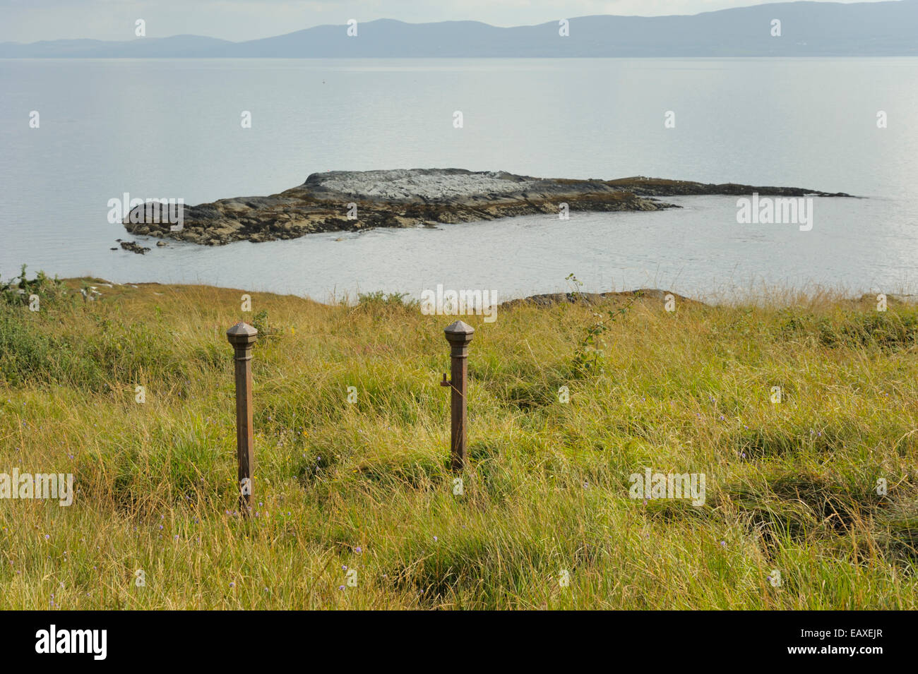 Verlorene Torpfosten auf Bere Island Stockfoto