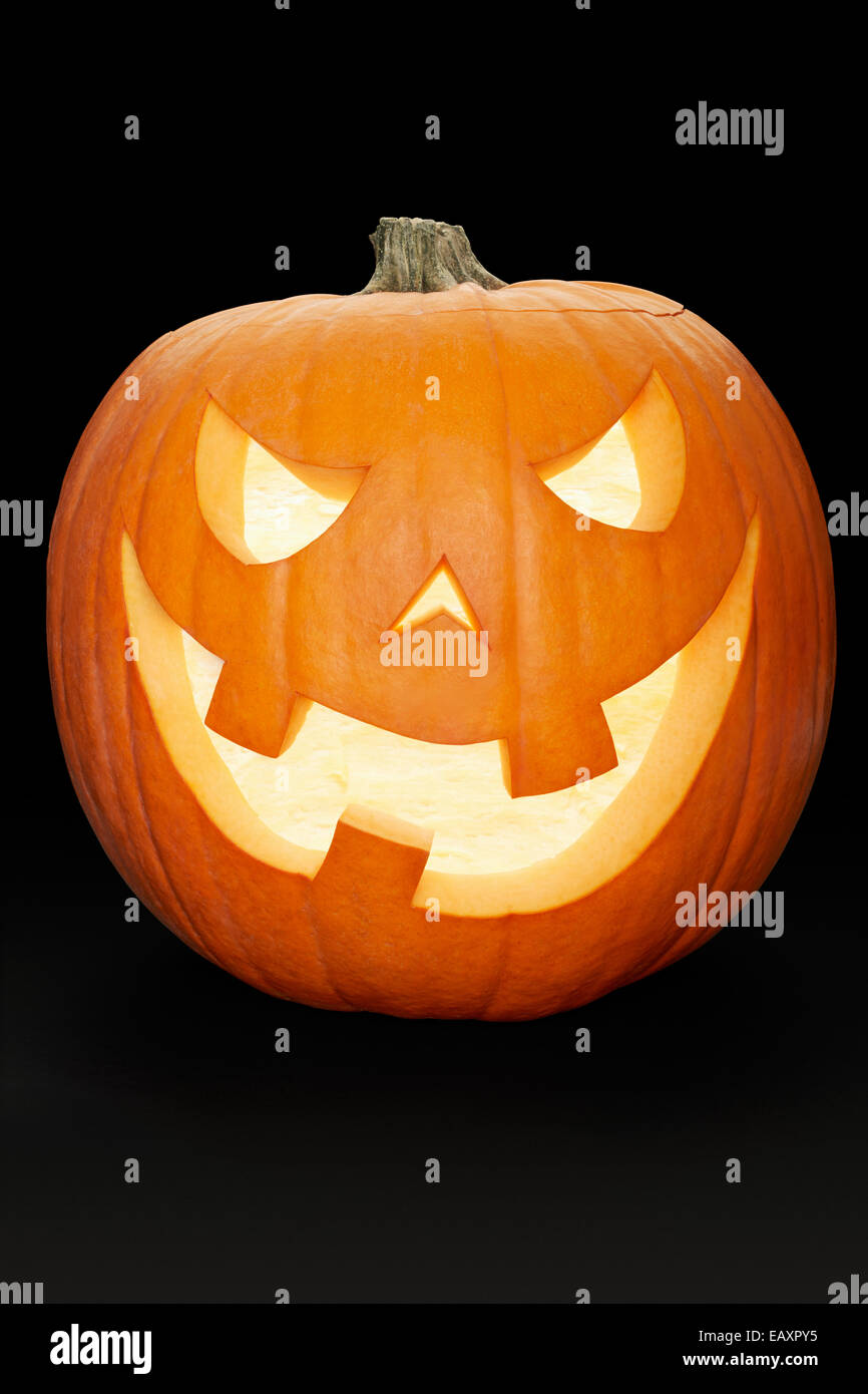 Halloween-Kürbis auf schwarz Stockfoto