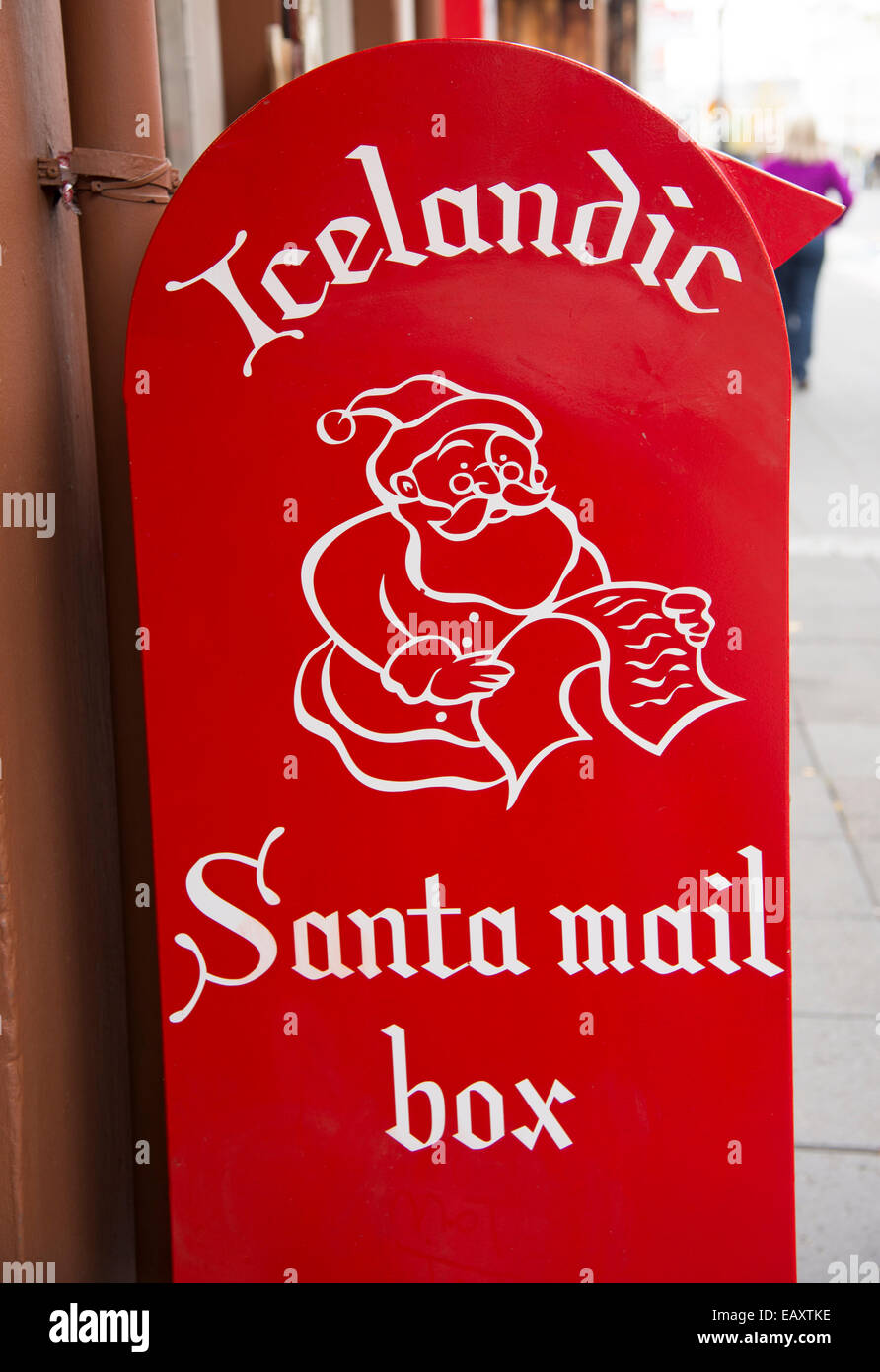 Isländische Santa Briefkasten auf Laugavegur Straße in der Innenstadt von Reykjavik, Island Stockfoto