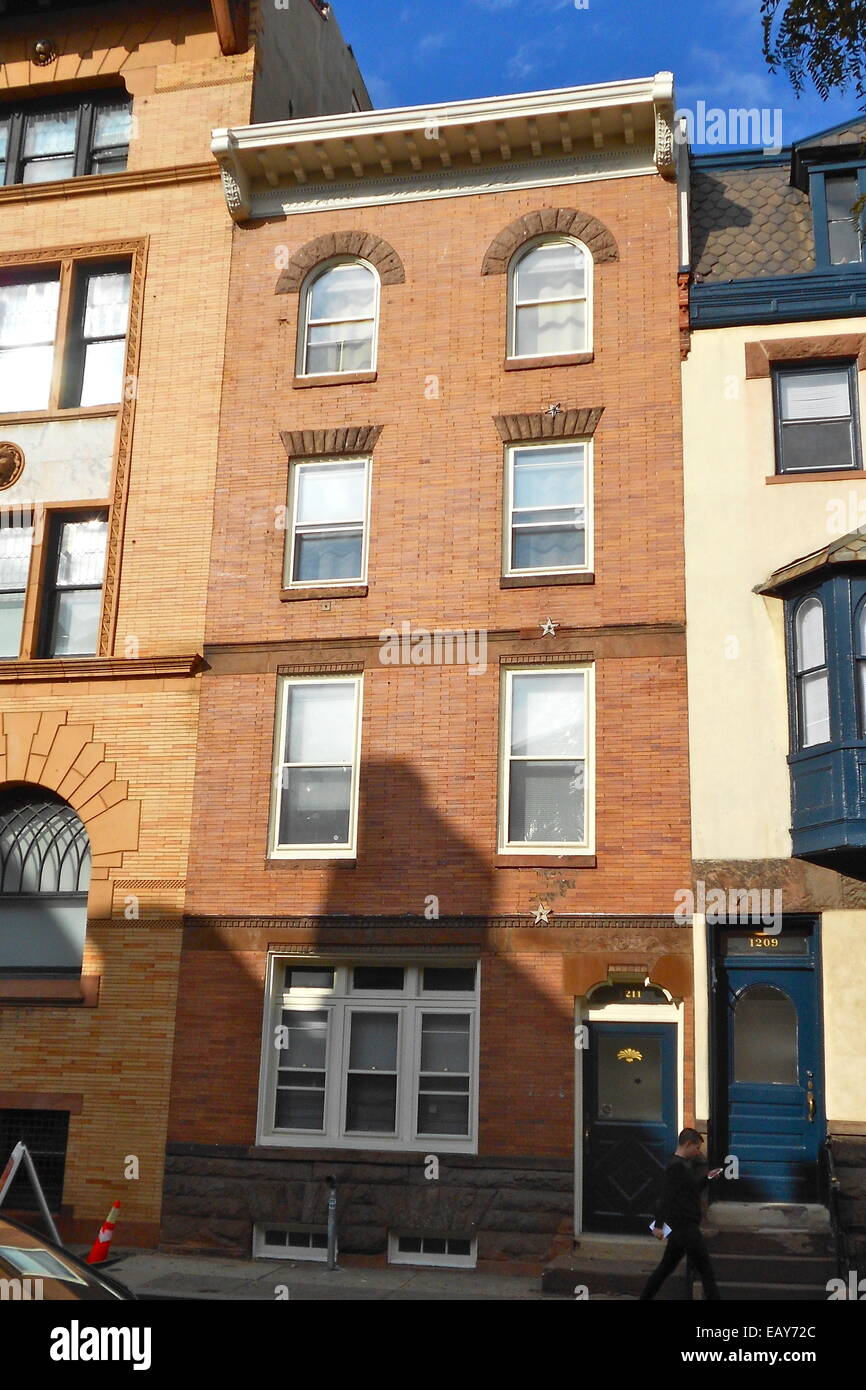 Das Gebäude an der Locust Street 1211 in Philadelphia, Pennsylvania, ist ein historisches Gebäude in der architektonischen Landschaft der Stadt. Stockfoto