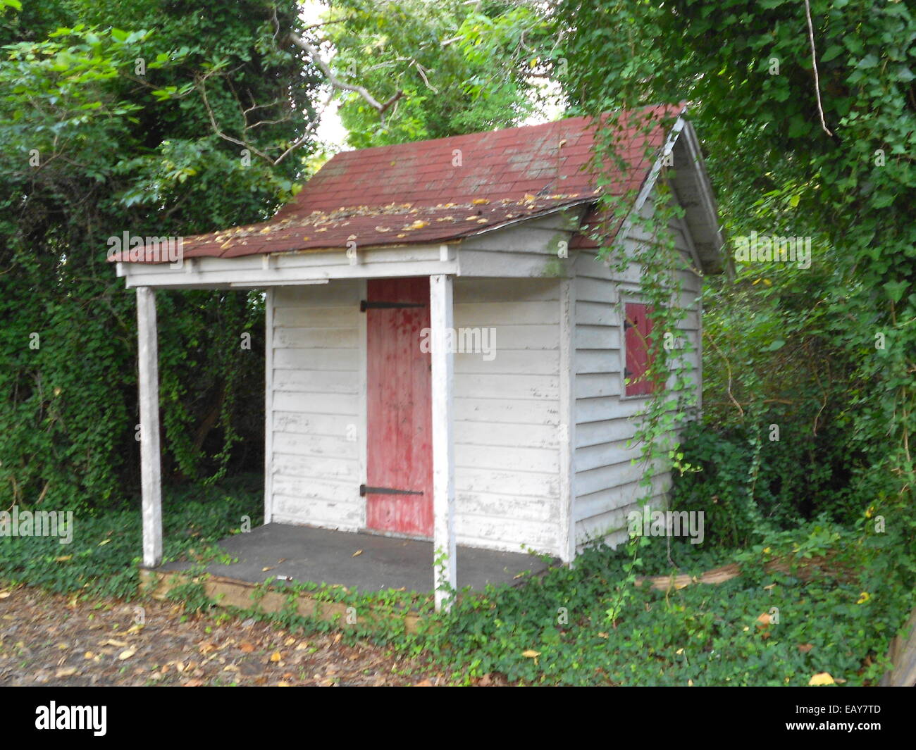 Der Schuppen des Richters Nathaniel Foster House, 1649 Bayshore Dr., Villas, New Jersey, wurde am 25. August 2014 in das National Register of Historic Places aufgenommen. Diese Struktur ist Teil des historischen Anwesens und bietet einen Einblick in die Vergangenheit der Gegend und trägt zur Erhaltung des kulturellen Erbes im Cape May County bei. Stockfoto