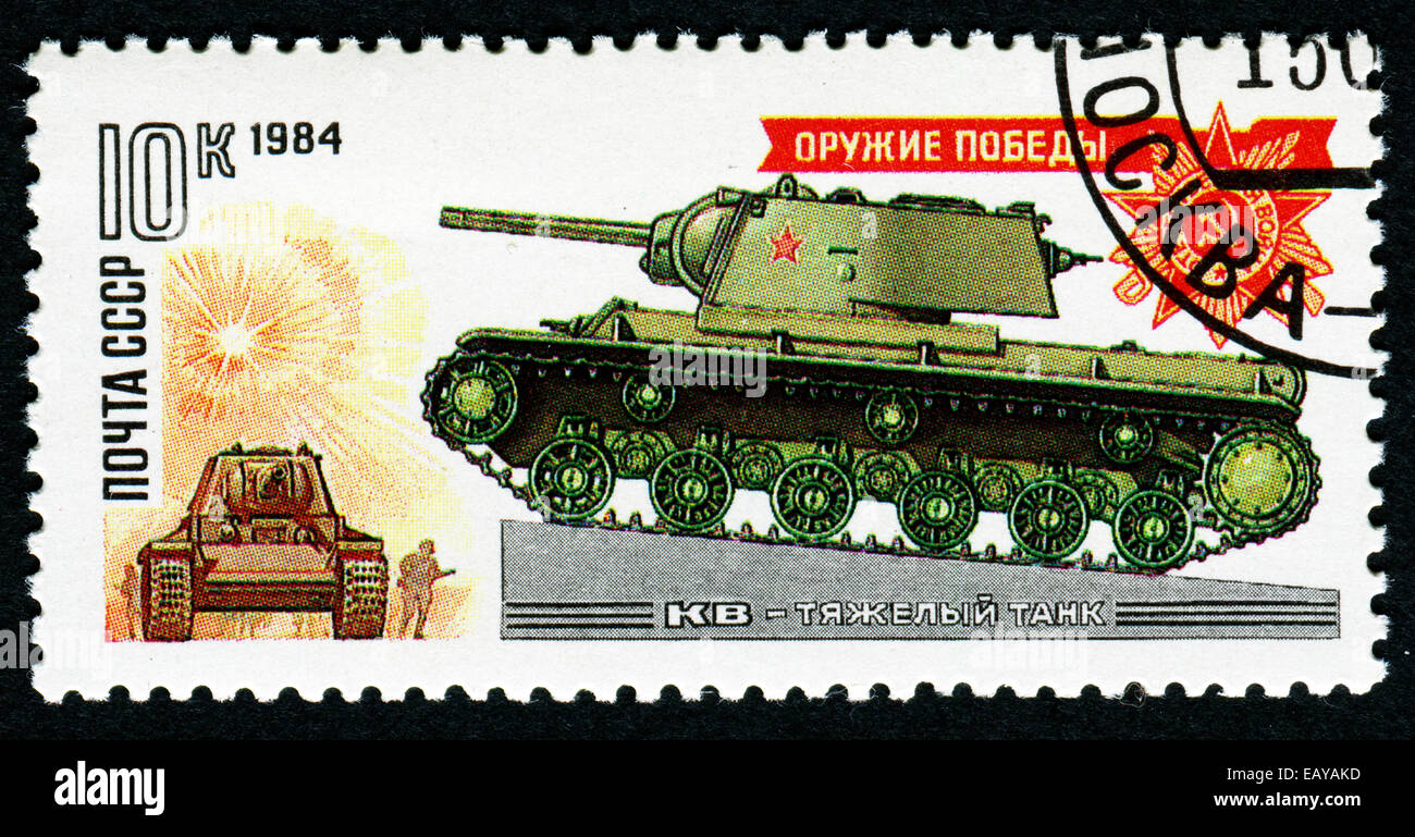 UdSSR - CIRCA 1984: Briefmarke gedruckt in der UdSSR zeigt einen sowjetische WWII Ära Klim Woroschilow KV Tank, ca. 1984 Stockfoto