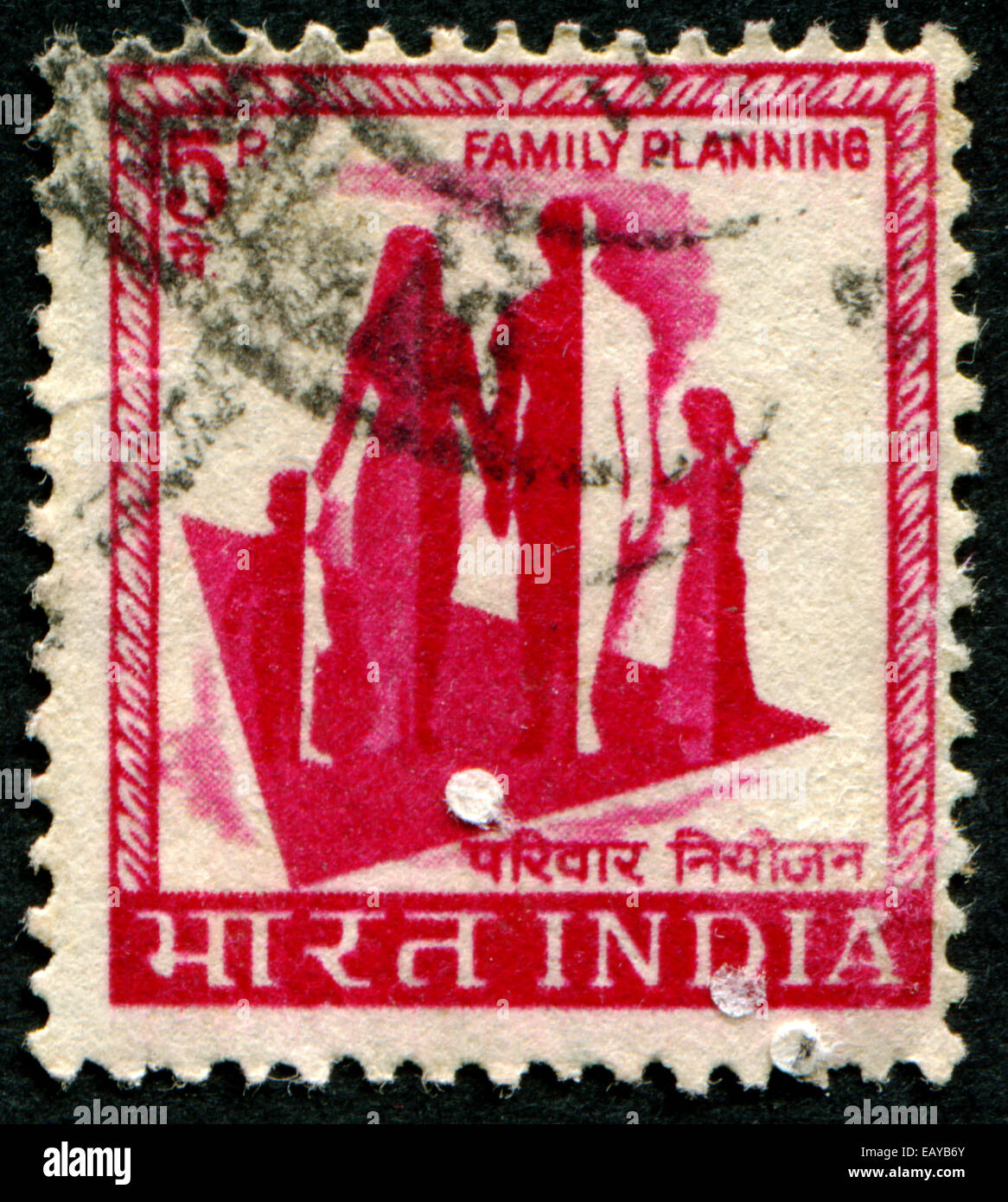 Indien - ca. 1965: Eine Briefmarke gedruckt in Indien zeigt Bild einer Familie mit der Aufschrift "Familienplanung", Serie, ca. 1965 Stockfoto