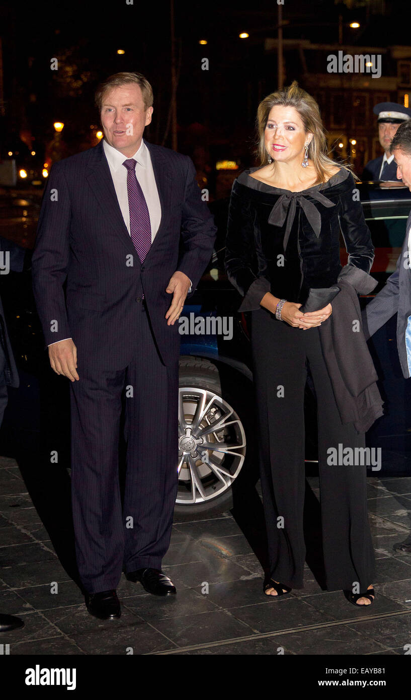 Den Haag, Niederlande. 21. November 2014. Maxima der Königin und König Willem-Alexander der Niederlande an der 110. Jubiläumskonzert des Residentie Orchestra at Dr. Anton Philipszaal in den Haag, 21.11.2014 Foto: Albert Nieboer / - kein Draht-SERVICE - Credit: Dpa picture-Alliance/Alamy Live News Stockfoto