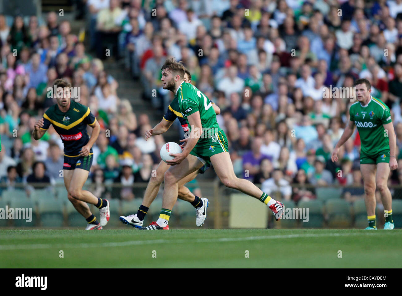 Paterson Stadion, Perth, Australien. 22. November 2014. Internationale Regeln Serie Gälischer Fußball Spiel 1, Perth Australien gegen Irland, Aidan O'Shea in Aktion. Bildnachweis: Aktion Plus Sport/Alamy Live-Nachrichten Stockfoto