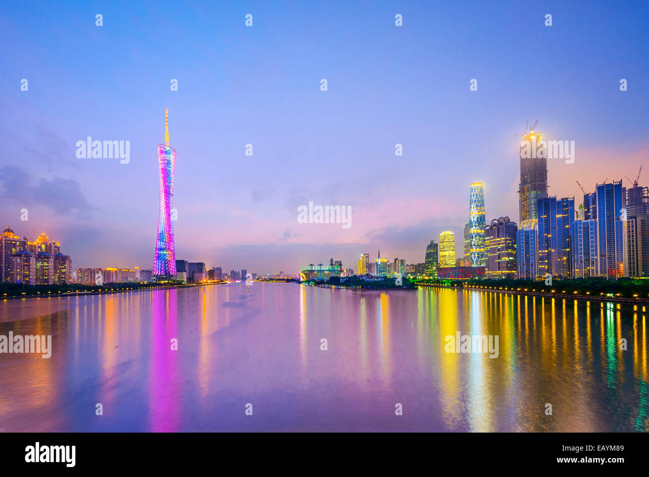 Guangzhou, China Stadt Skyline auf den Perlfluss. Stockfoto