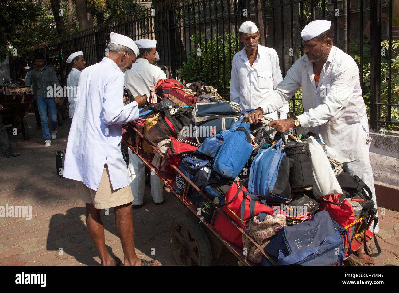 Dabbawallas von Churchgate Station, Mumbai, Indien Stockfoto