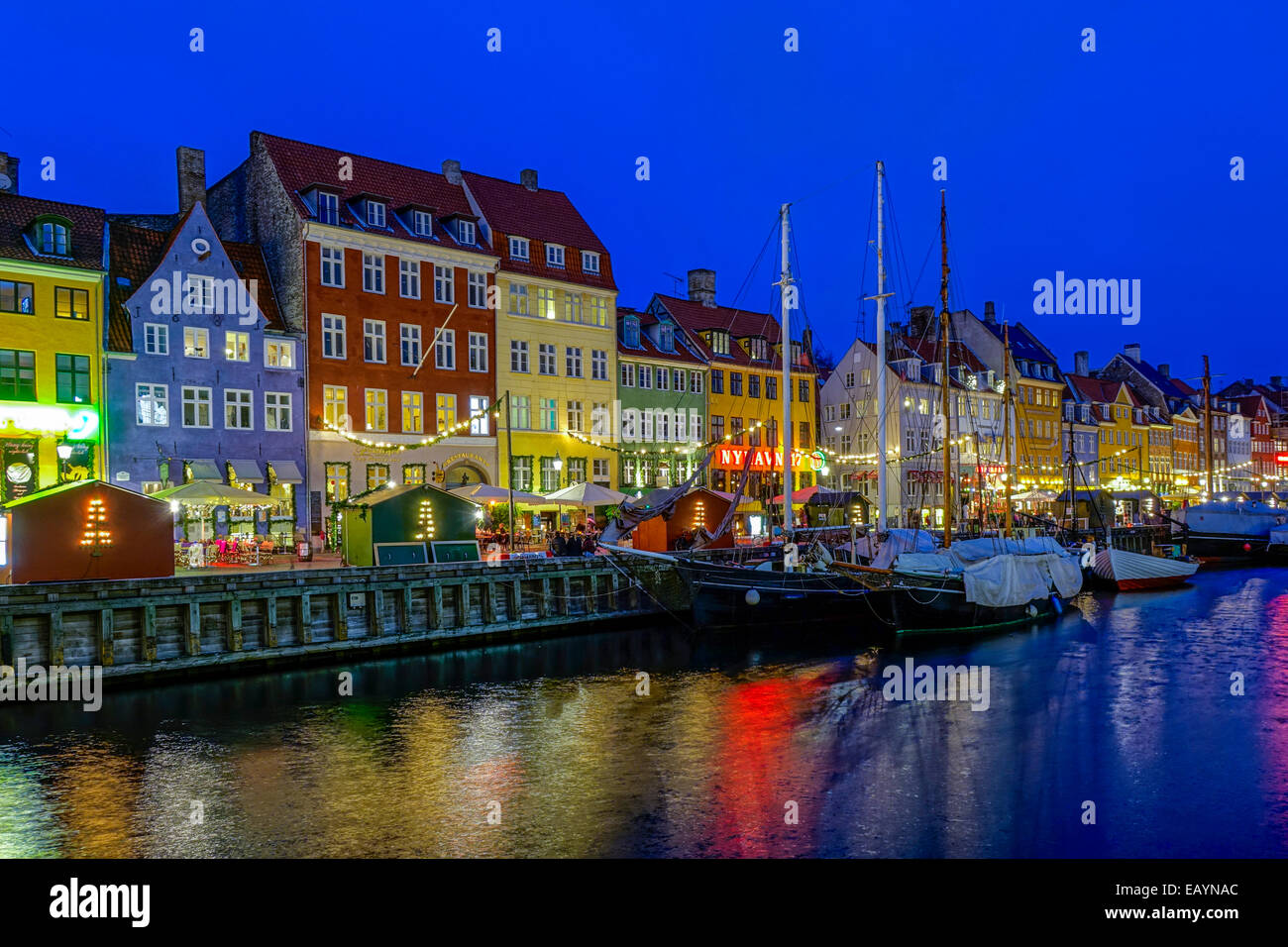 Nyhavn bei Nacht, Kopenhagen, Dänemark, Europa Stockfoto
