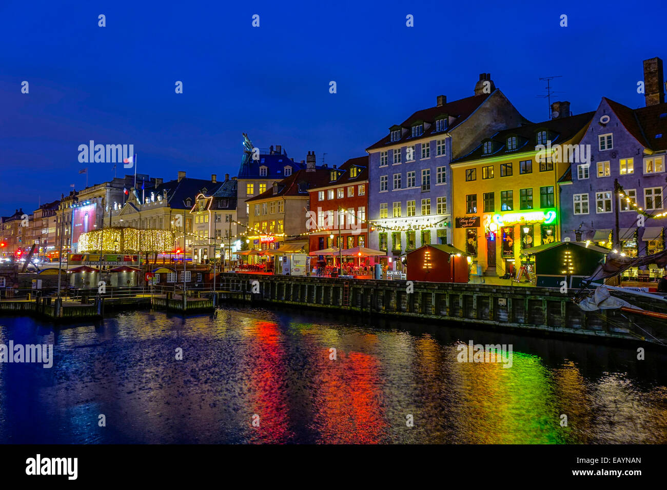 Nyhavn bei Nacht, Kopenhagen, Dänemark, Europa Stockfoto
