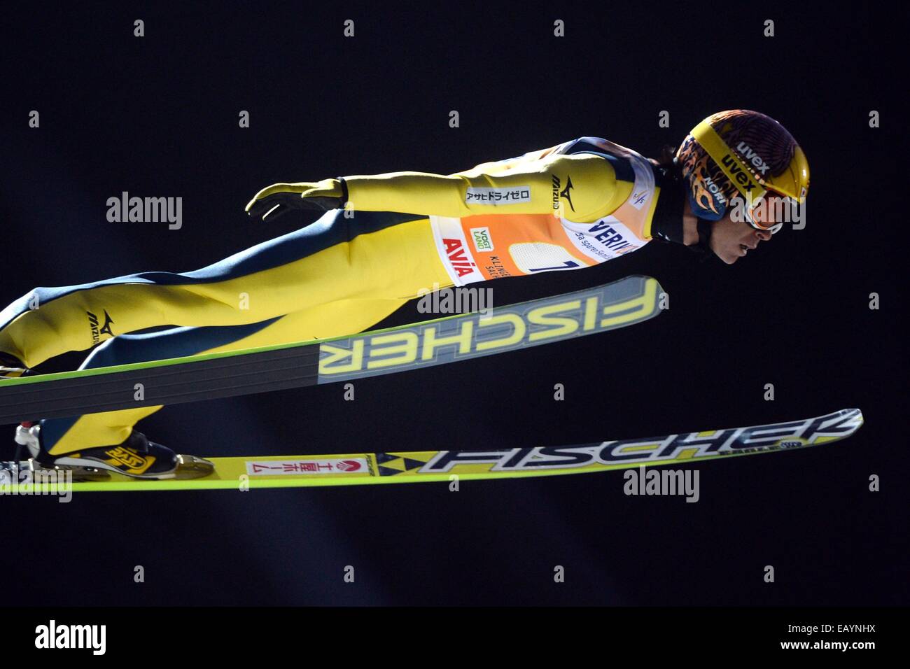 Kligenthal, Deutschland. 22. November 2014. Japanische ski Jumper Noriaki Kasai springen von der Großschanze beim Weltcup Skispringen in der Vogtland-Arena in Kligenthal, Deutschland, 22. November 2014. : Bildnachweis HENDRIK SCHMID: © Dpa picture-Alliance/Alamy Live News Stockfoto
