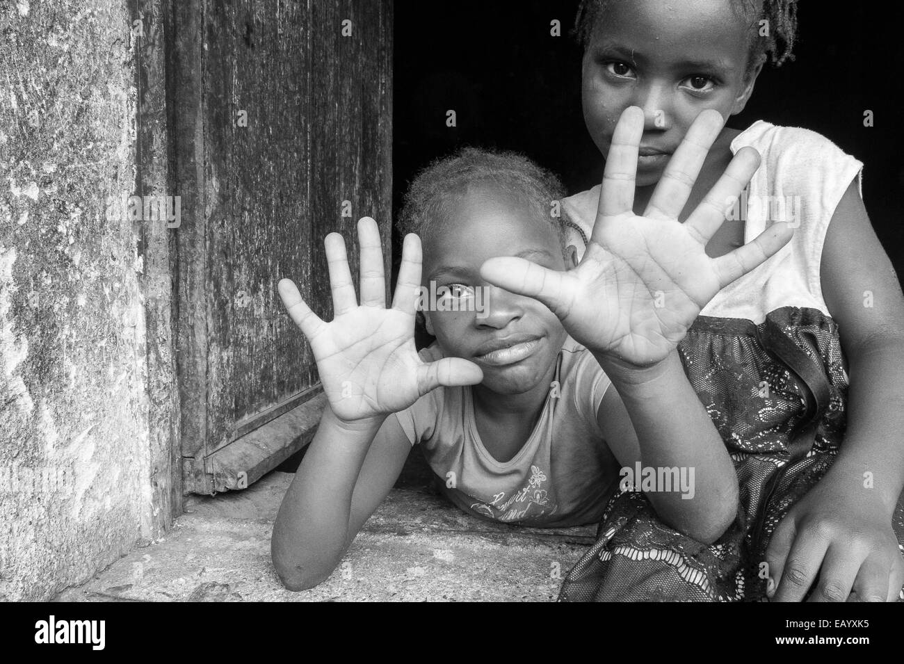 Verspielte Kinder in das Dorf San Joaquim (Príncipe, Golf von Guinea) Stockfoto