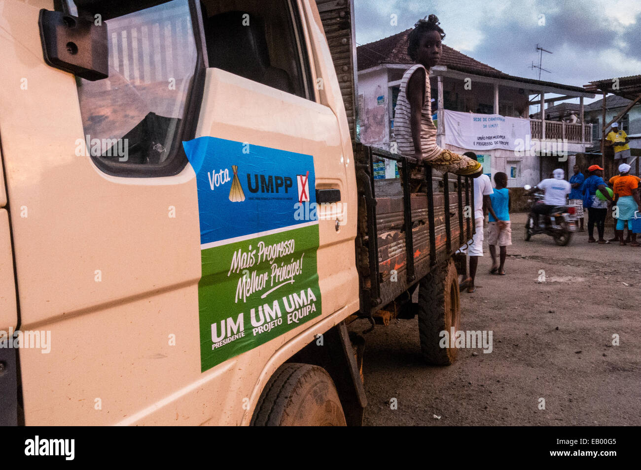 UMPP Anhänger Rallye für den 2014 Regionalwahlen in Santo Antonio Príncipe (São Tomé und Príncipe, Golf von Guinea) Stockfoto