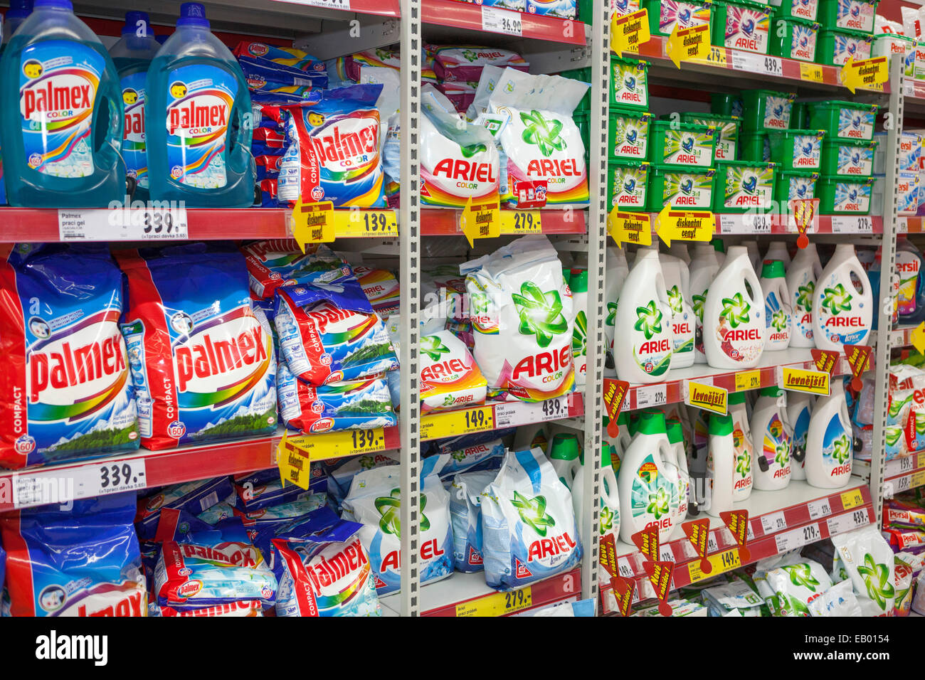 Ariel Palmex Waschpulver in Regalen Supermarkt, Prag Tschechische Republik Europa Stockfoto