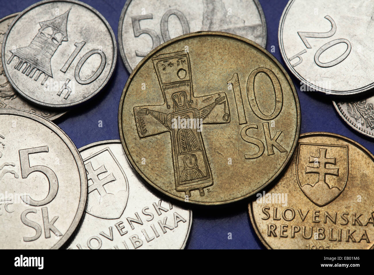 Münzen der Slowakei. Bronze Kreuz aus dem 11. Jahrhundert auf der slowakischen 10 Kronen Münze dargestellt. Stockfoto