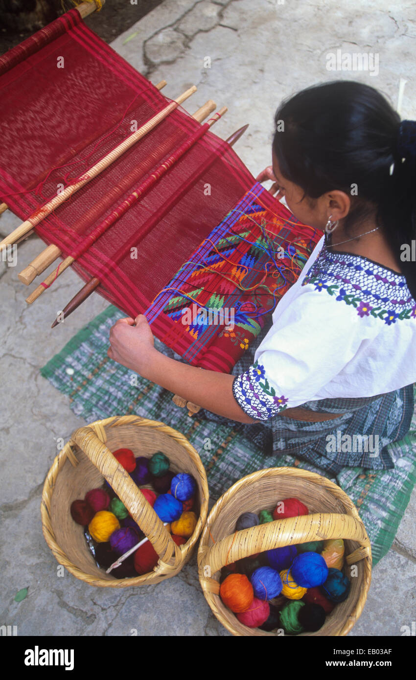 Die Weber von San Antonio Aguas Calientes (in der Nähe von Antigua) gehören zu den besten in ganz Guatemala, Mittelamerika Stockfoto