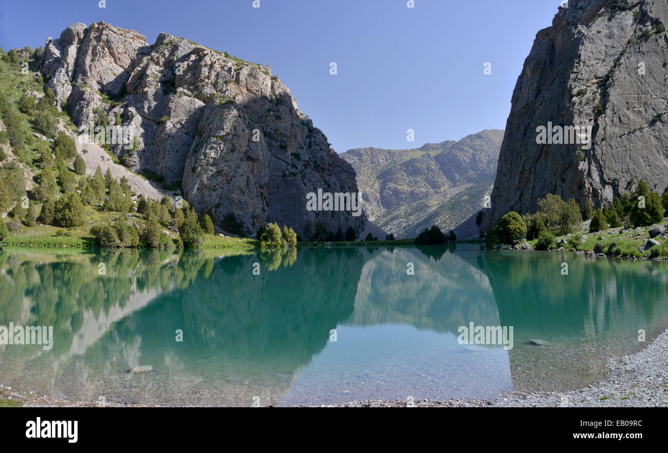 Schöner See in Fann Gebirge. Stockfoto