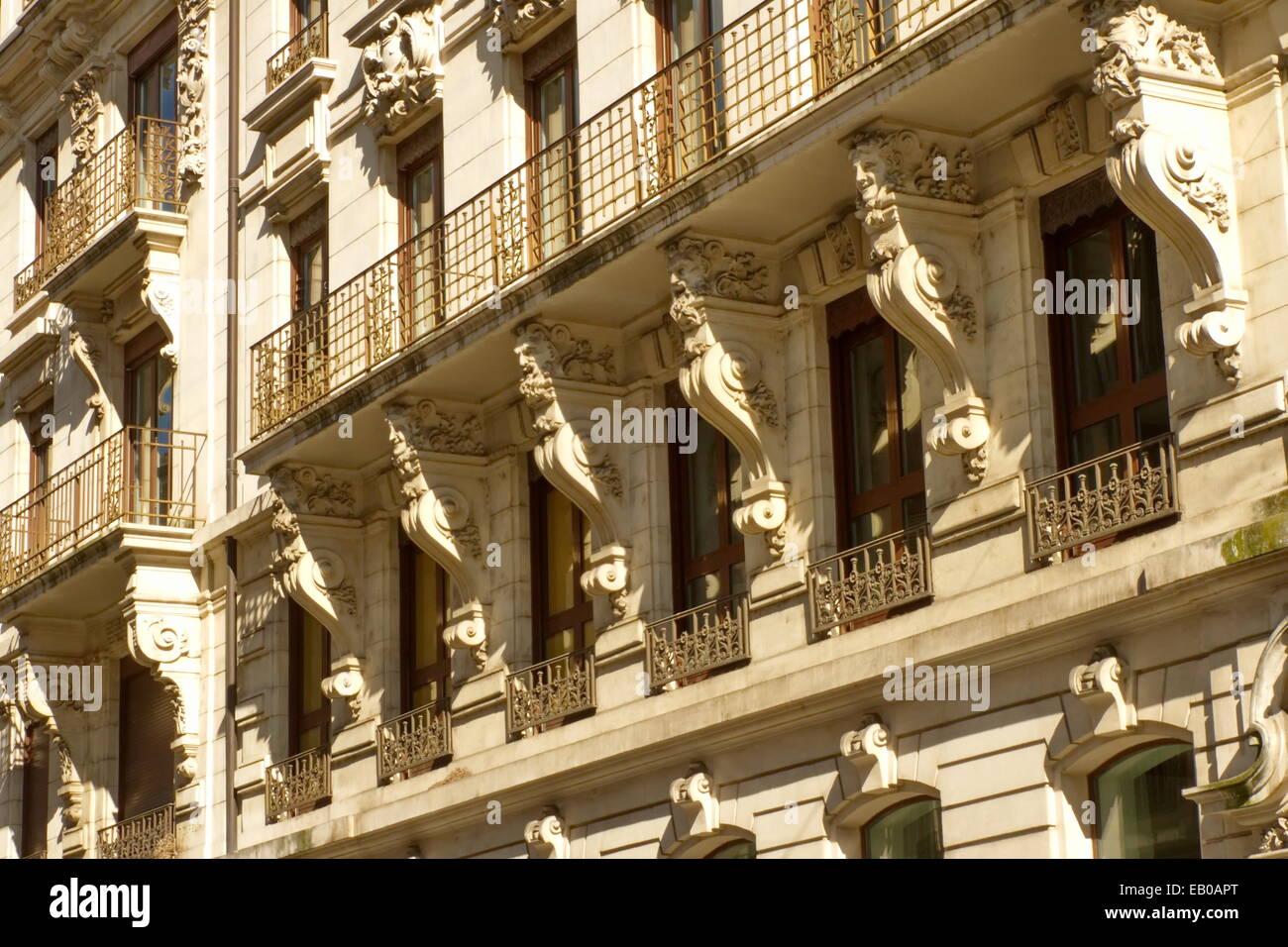 Hautnah am alten Wohnhaus Fassade, Genf, Schweiz Stockfoto