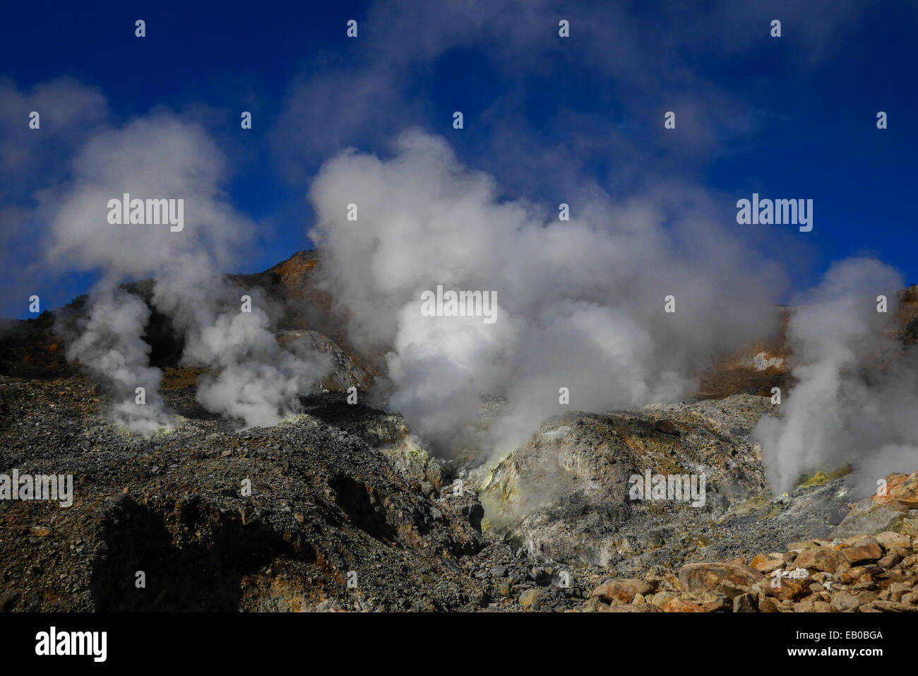 Der Vulkankrater des Vulkans Mount Papandayan in Garut, West Java, Indonesien. Stockfoto