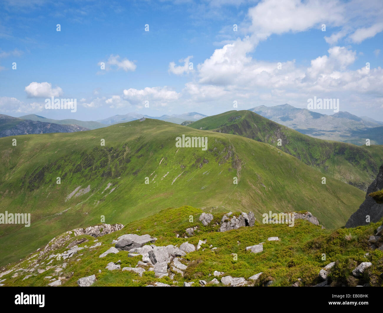 Mynydd Tal-y-Mignedd und Trum y Ddysgl über Bwlch Dros-Bern am Nantlle Ridge, Eifionydd, Snowdonia-Nationalpark, Wales Stockfoto