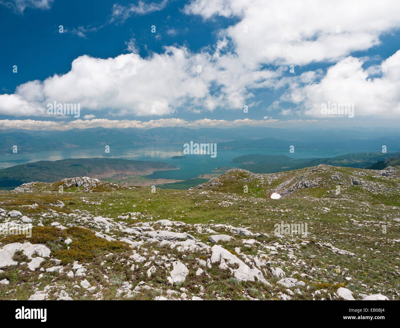 Ansicht der Prespasee im Galicica Nationalpark, EJR Mazedonien, zeigt Golem Grad Insel und Teile von Griechenland & Albanien Stockfoto