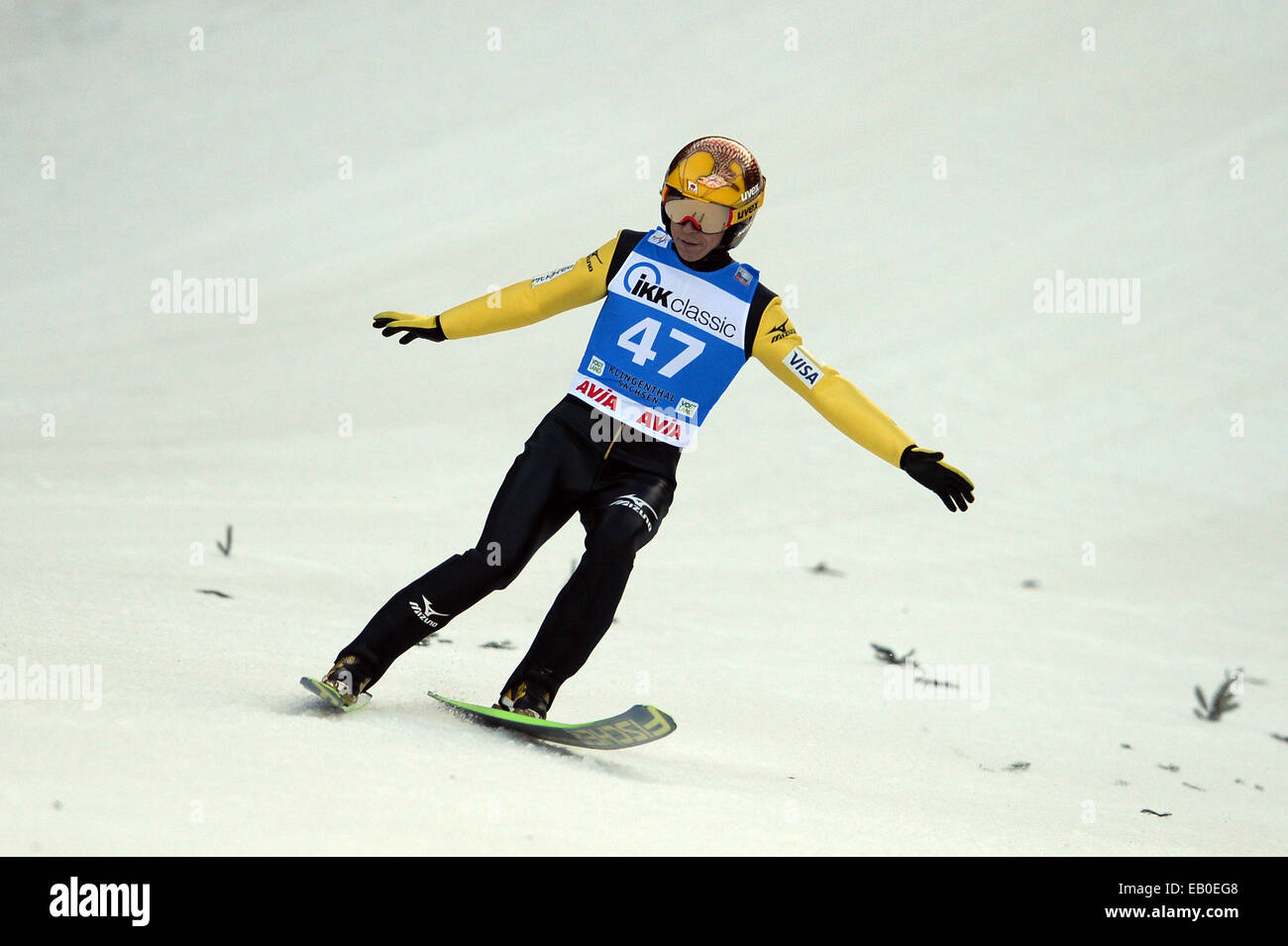 Kligenthal, Deutschland. 23. November 2014. Japanischer Skispringer Noriaki Kasai nach seinem Sprung in den Weltcup Skispringen in der Vogtland-Arena in Kligenthal, Deutschland, 23. November 2014. Foto: ARNO BURGI/Dpa/Alamy Live-Nachrichten Stockfoto