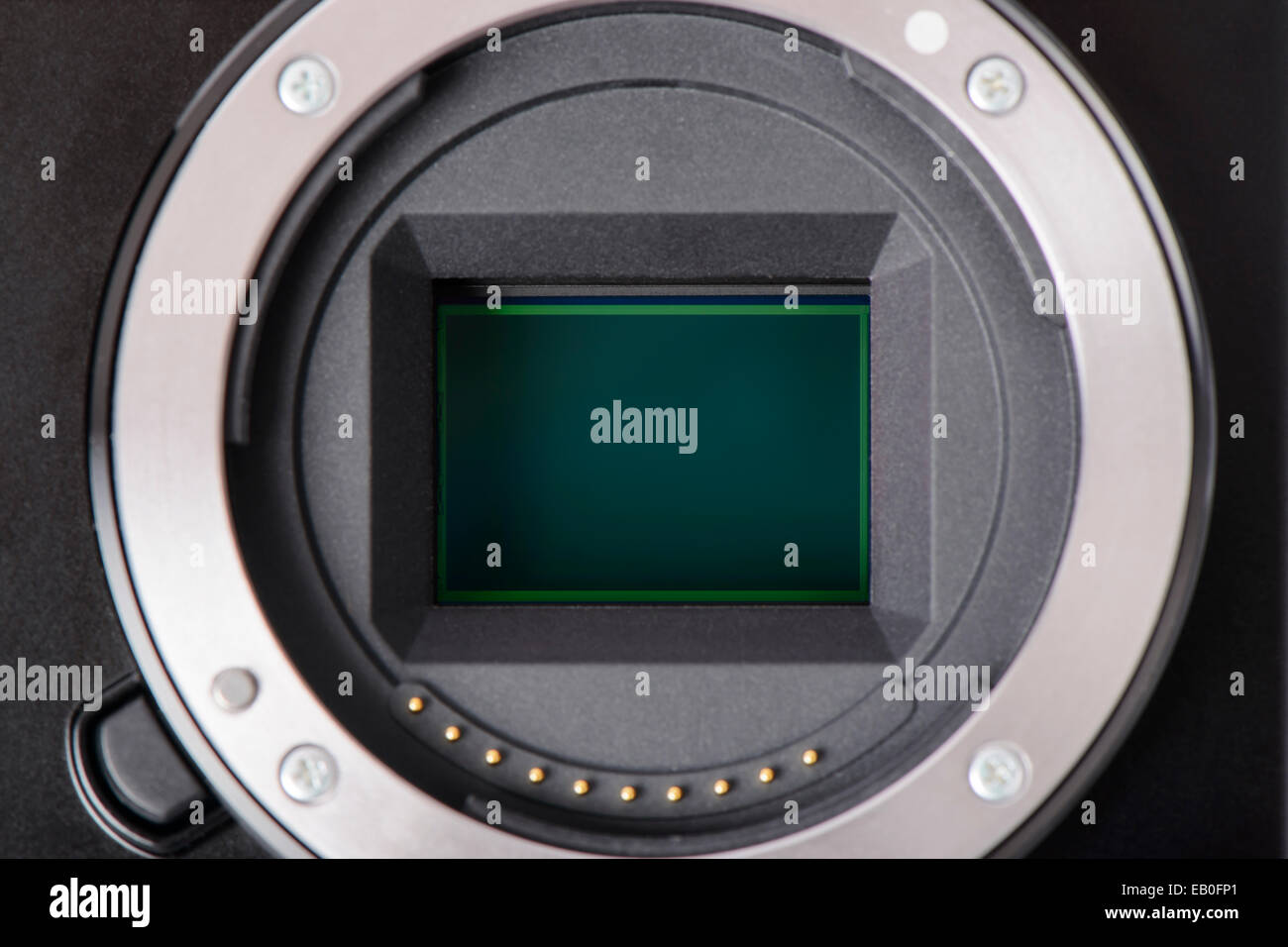 Nahaufnahme von APS-C Bildsensor in spiegellose Kamera Stockfoto
