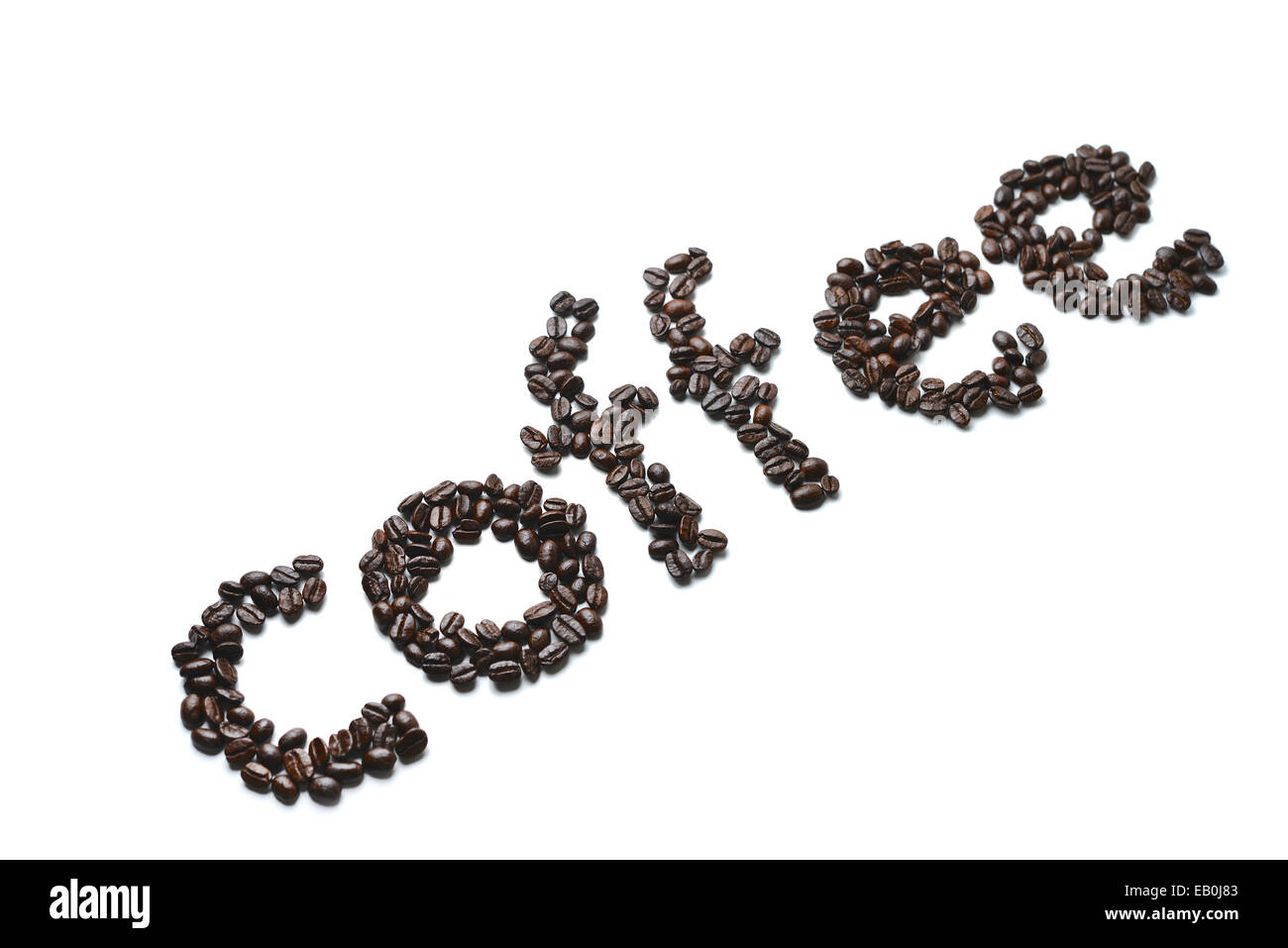 Kaffee-Wort gebildet von Kaffeebohnen Stockfoto