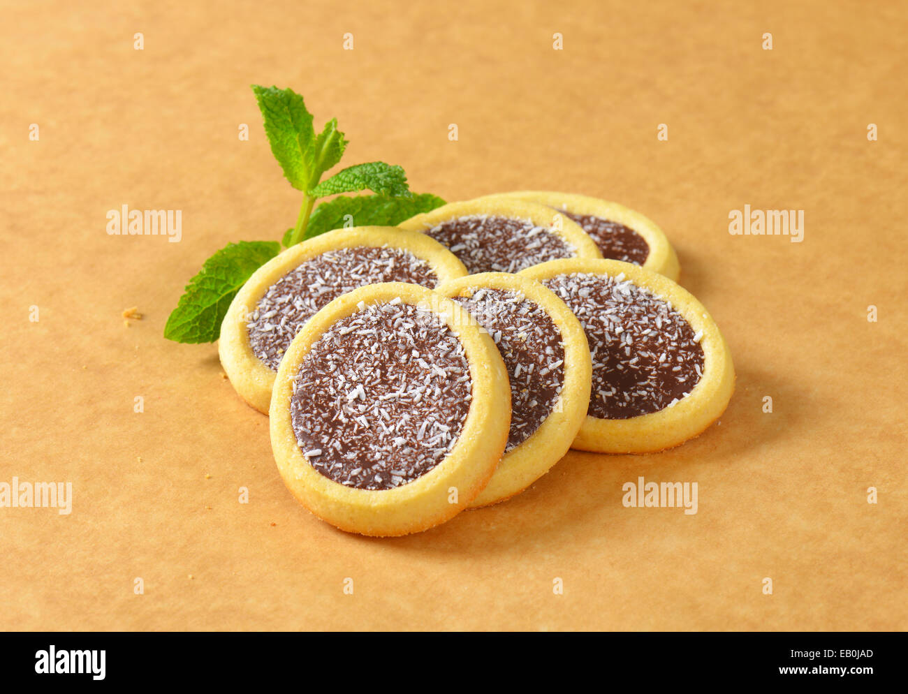 Mini-Kuchen mit Schokolade Kokosnuss füllen Stockfoto