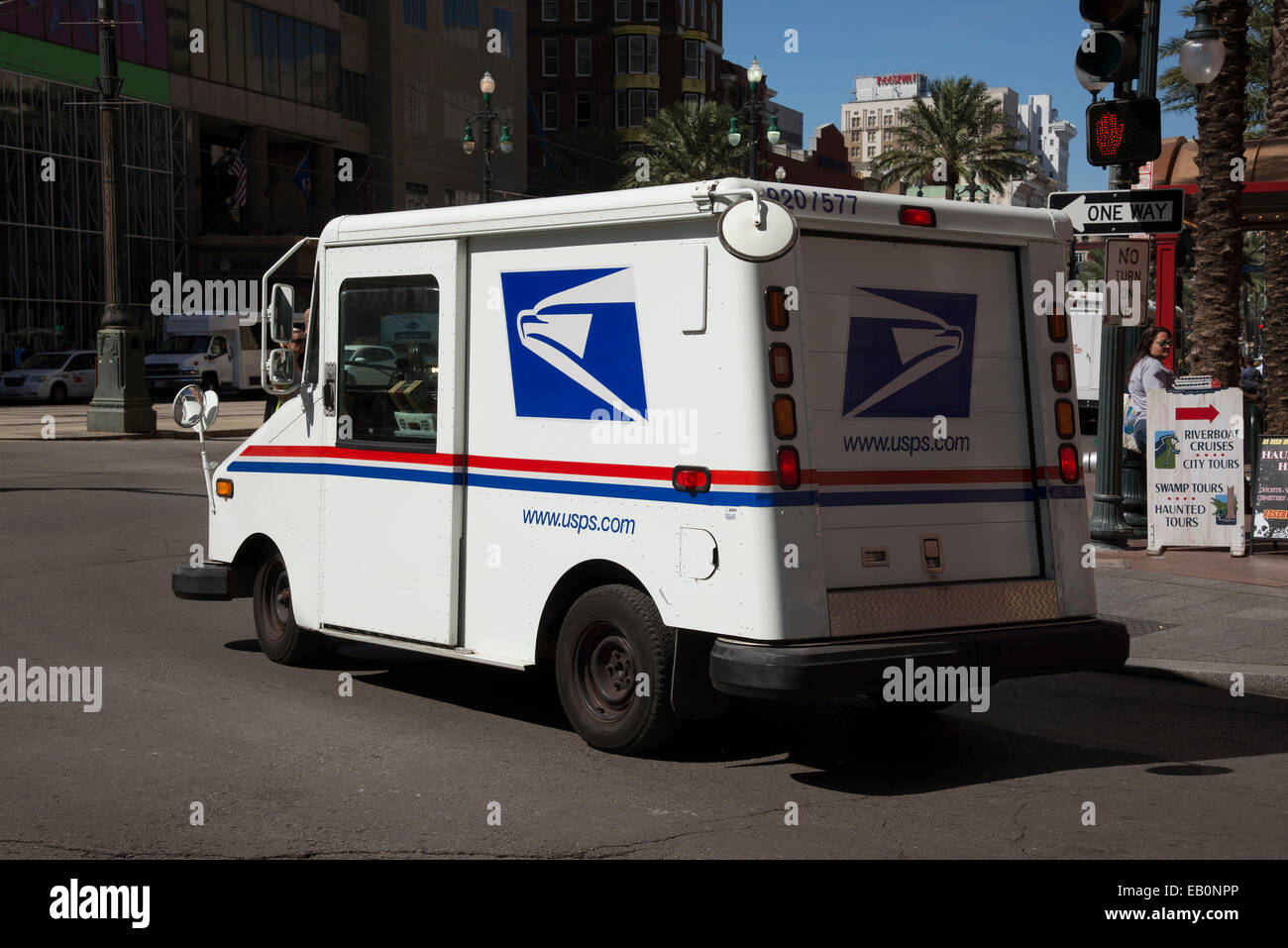 Vereinigten Staaten USPS Mail van in New Orleans Vereinigten Staaten auf eine Lieferung, die im Zentrum Stadt laufen Stockfoto